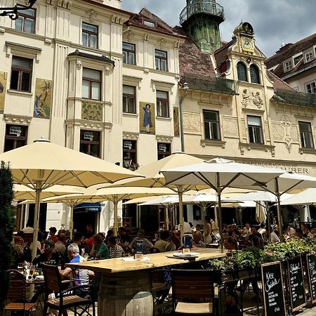 Boho Design Studio - Historic City Center With Free Parking & Aircon By Hero Homes Graz Dış mekan fotoğraf