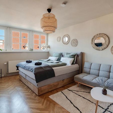 Boho Design Studio - Historic City Center With Free Parking & Aircon By Hero Homes Graz Dış mekan fotoğraf