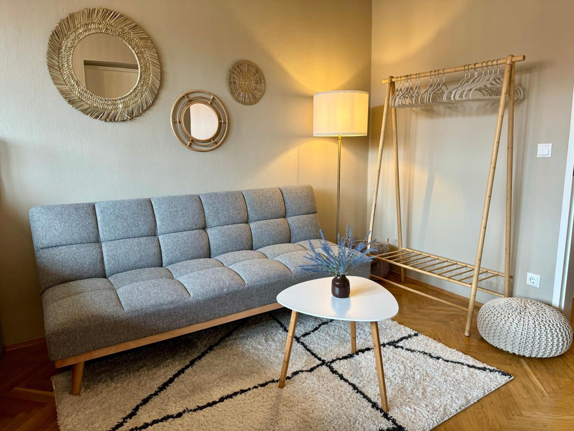 Boho Design Studio - Historic City Center With Free Parking & Aircon By Hero Homes Graz Dış mekan fotoğraf
