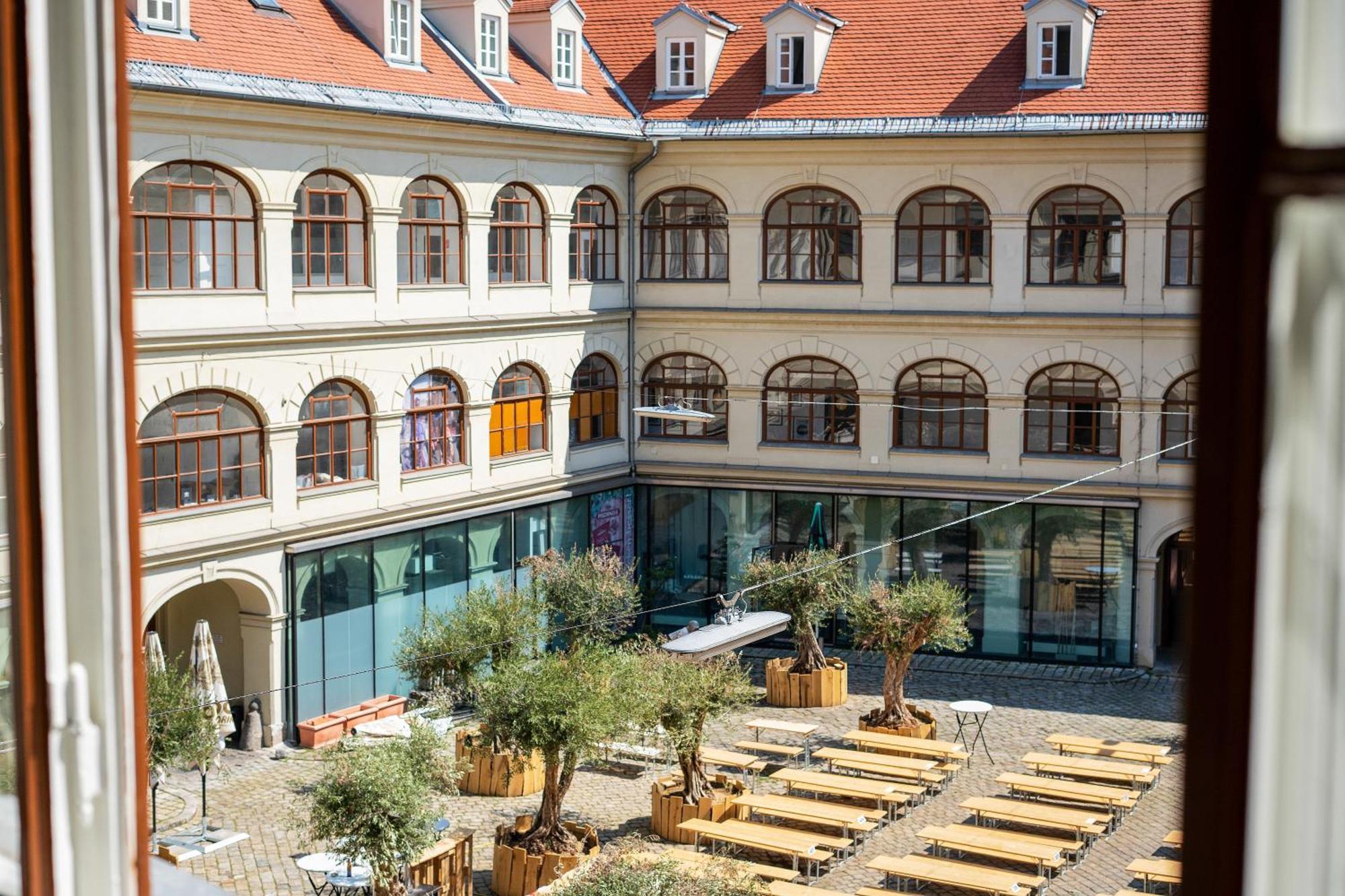 Boho Design Studio - Historic City Center With Free Parking & Aircon By Hero Homes Graz Dış mekan fotoğraf