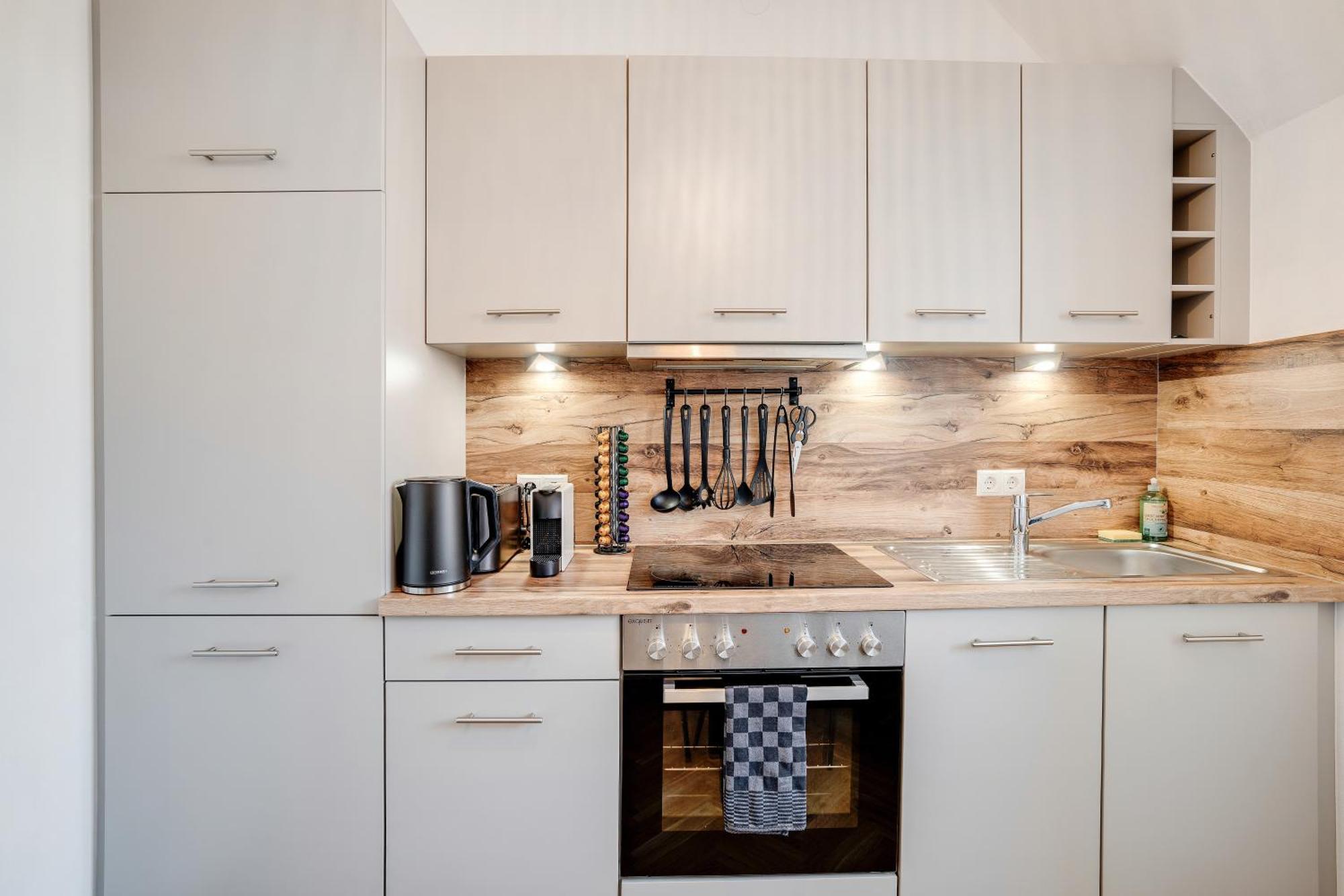 Boho Design Studio - Historic City Center With Free Parking & Aircon By Hero Homes Graz Dış mekan fotoğraf