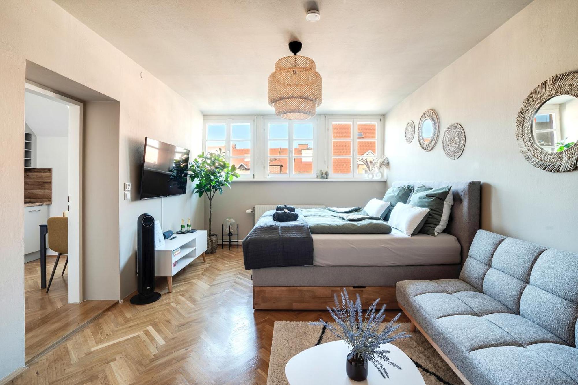 Boho Design Studio - Historic City Center With Free Parking & Aircon By Hero Homes Graz Dış mekan fotoğraf